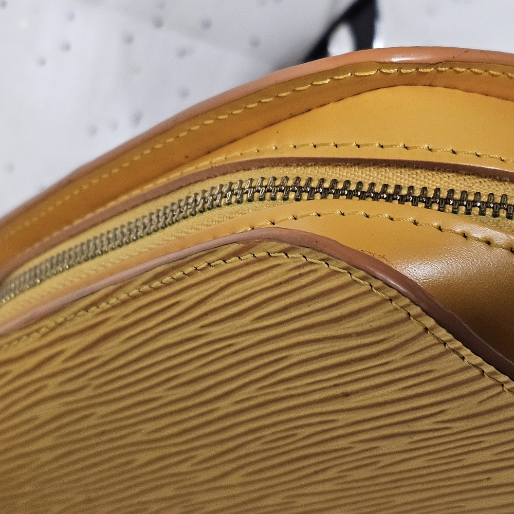 Louis Vuitton Dauphine Yellow and Purple Cosmetic Bag with Elegant Texture - Picture 15 of 16